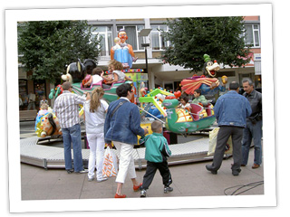 Altijd een gezellige drukte bij de attracties